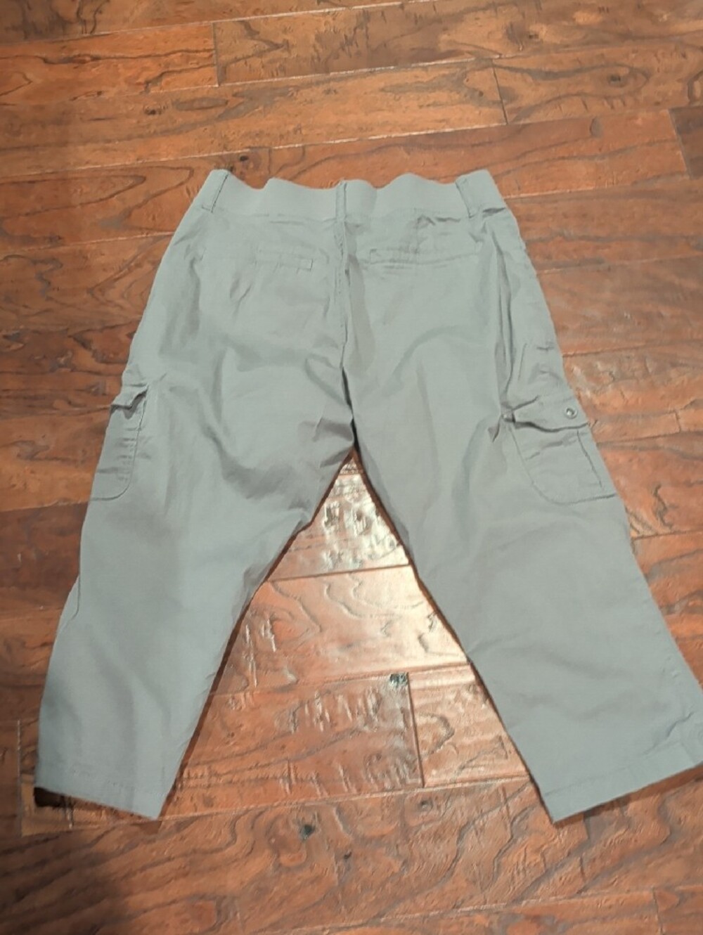 Lee Women's Light Gray Cropped Cargo Capris - Picture 6 of 7